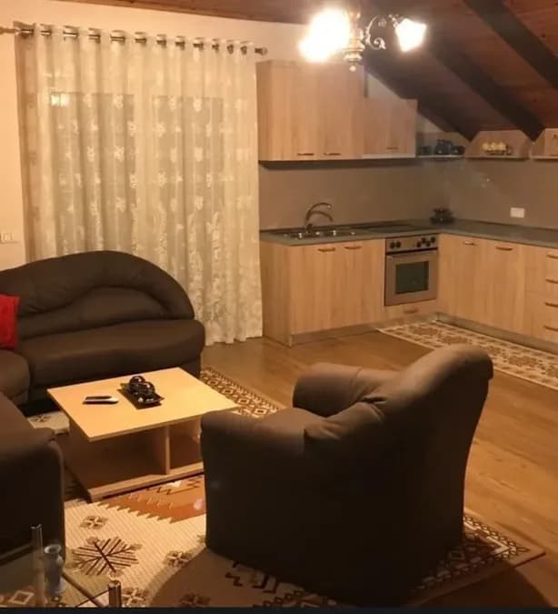 JEPET APARTAMENT ME QERA 3+1, XHAMLLIKU