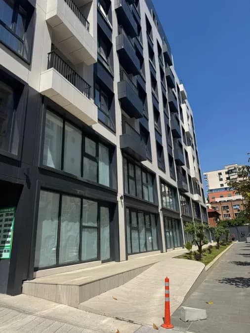 Ambjent Tregtar për qira Rr. e Kavajës - 21 Dhjetori (Tiranë - qyteti)
