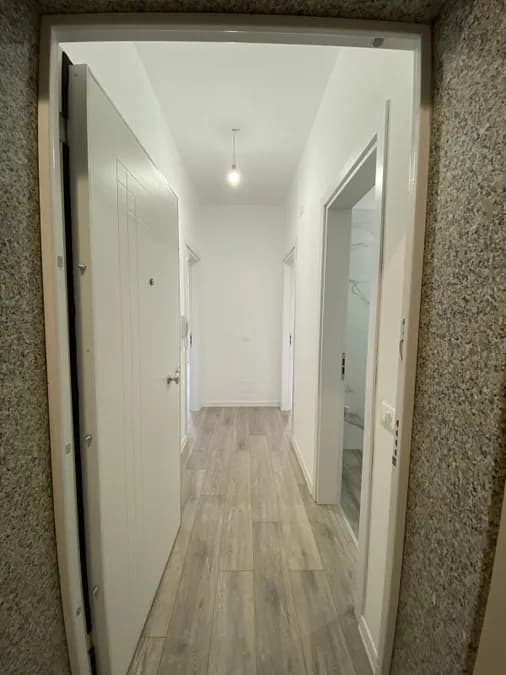 Office to rent Komuna e Parisit - Kristal Center (Tirana - city) 4