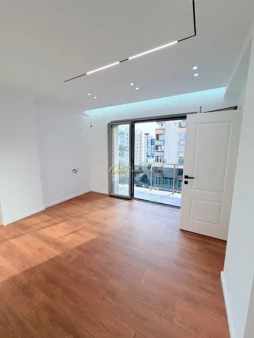 21 DHJETORI APARTAMENT PER SHITJE 1+1