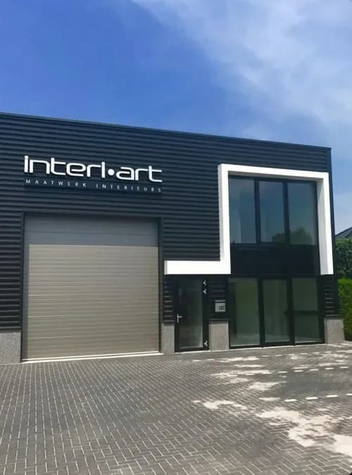 Magazinë për qira Rr. Elbasanit - L Artistik - A. Amerikane (Tiranë - qyteti)