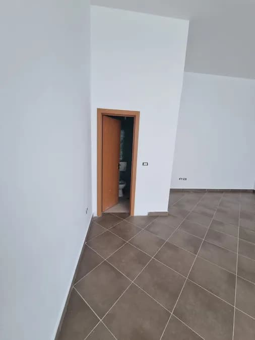 Store to rent Astiri - Unaza e Re (Tirana - city) 4