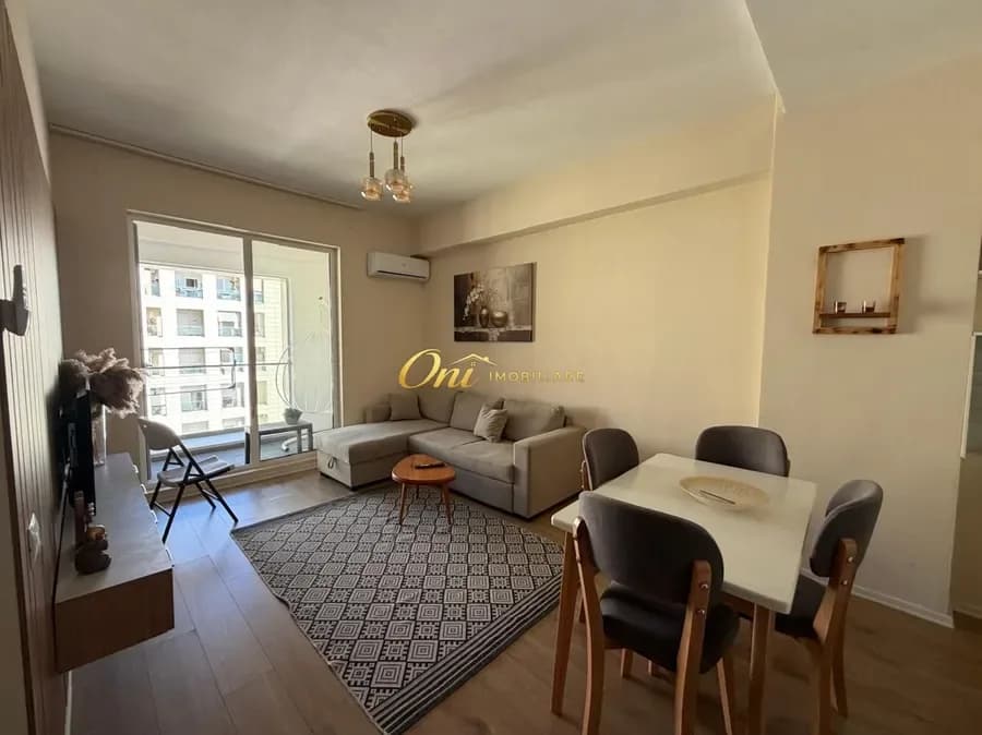 STACIONI I TRENIT,APARTAMENT ME QERA 2+1