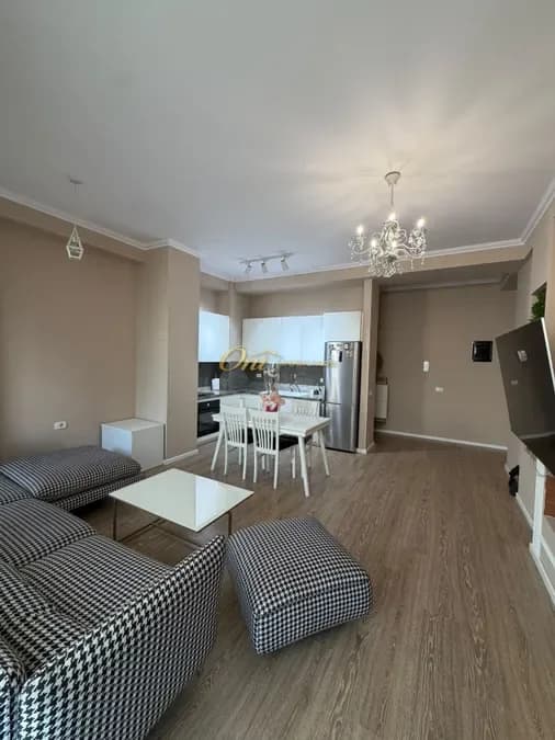 21 DHJETORI SHITET APARTAMENT 2+1