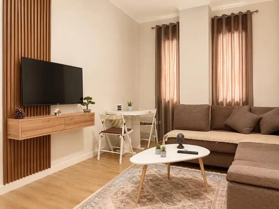 21 DHJETORI, APARTAMENT PER QERA 1+1