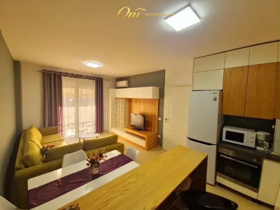 RRUGA 5 MAJI APARTAMENT PER QERA 2+1