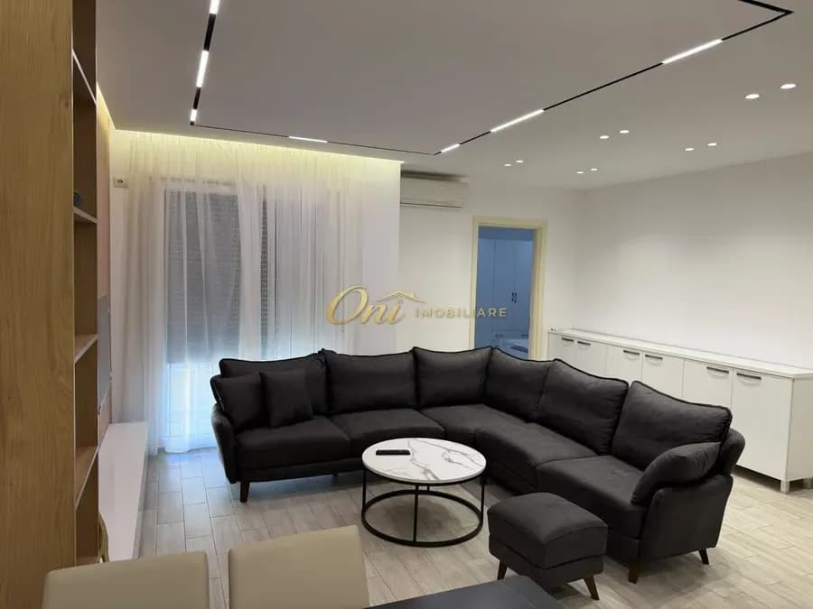 Apartament për qira Rr. Barrikadave - B. Zogu I - Materniteti (Tiranë - qyteti)