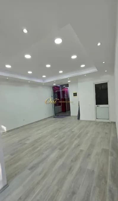 ISH EKSPOZITA AMBIENT ZYRE PER QERA