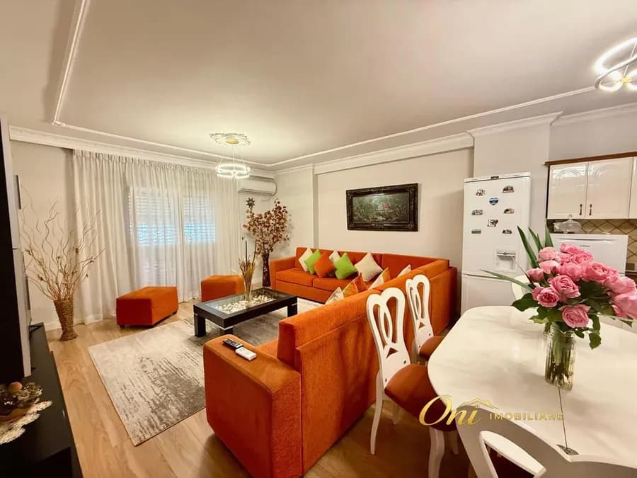 Apartment to rent Komuna e Parisit - Kristal Center (Tirana - city)