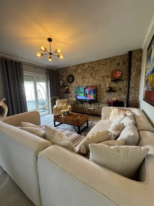 APARTAMENT 2+1+PARKIM ME QERA KOPSHTI BOTANIK