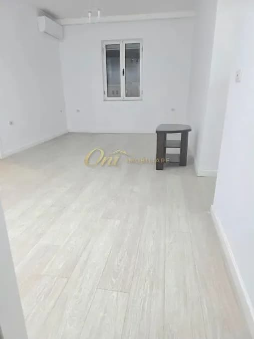 RRUGA E KAVAJES, AMBIENT ZYRE ME QERA