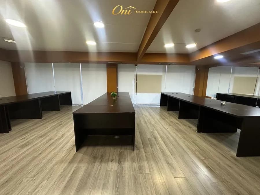 Office to rent Komuna e Parisit - Kristal Center (Tirana - city) 4