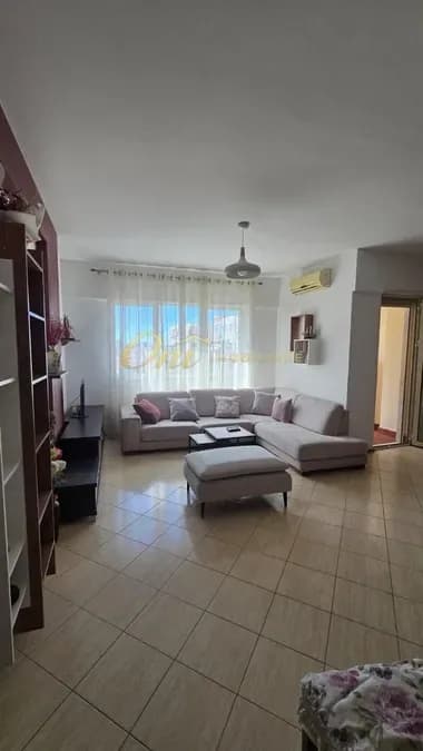 KOMUNA E PARISIT, APARTAMENT PER QERA 2+1