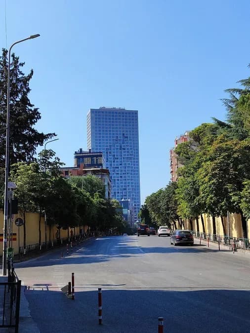 Apartament në shitje Rr. e Elbasanit - Parku i Liqenit (Tiranë - qyteti) 2