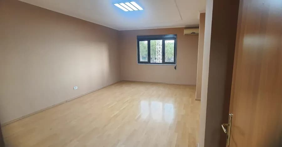 Office to rent Kavaja Str (Tirana - city) 4