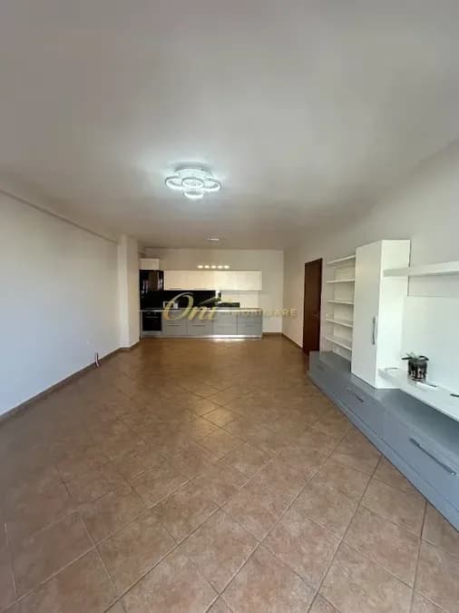 MISTO MAME APARTAMENT PER SHITJE 2+1