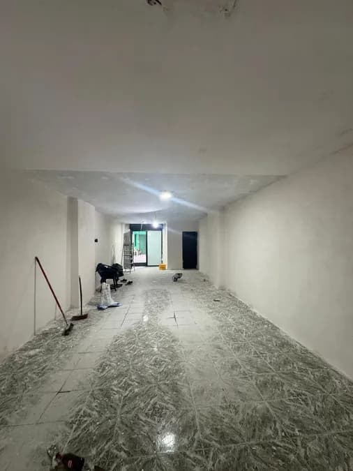 Store to rent Komuna e Parisit - Kristal Center (Tirana - city) 2