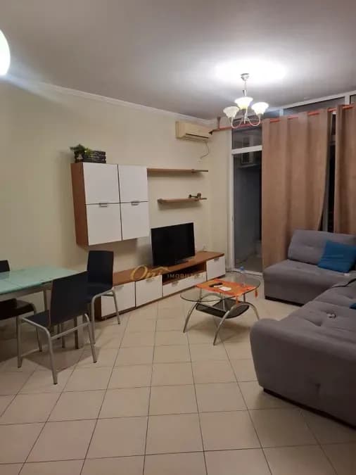 KOMUNA E PARISIT, APARTAMENT PER QERA 1+1