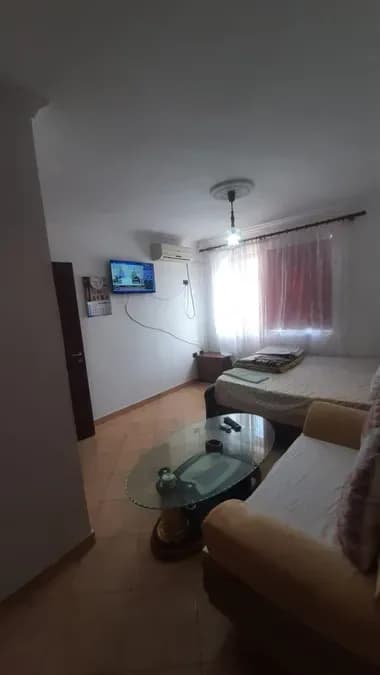 JEPET APARTAMENT ME QERA 1+1, OXHAKU
