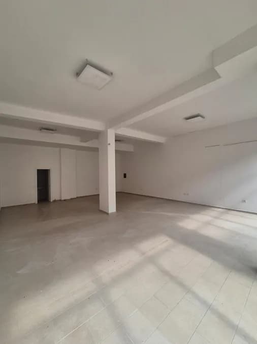 Store to rent Komuna e Parisit - Kristal Center (Tirana - city)