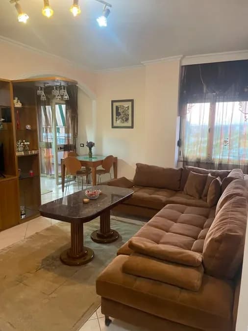 JEPET APARTAMENT ME QERA 2+1, BULEVARDI ZOGU I PARE