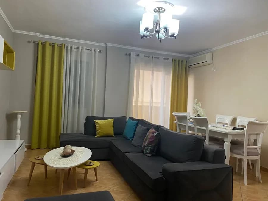 Apartament për qira Pallati me Shingjeta - Rr. Irfan Tomini (Tiranë - qyteti)