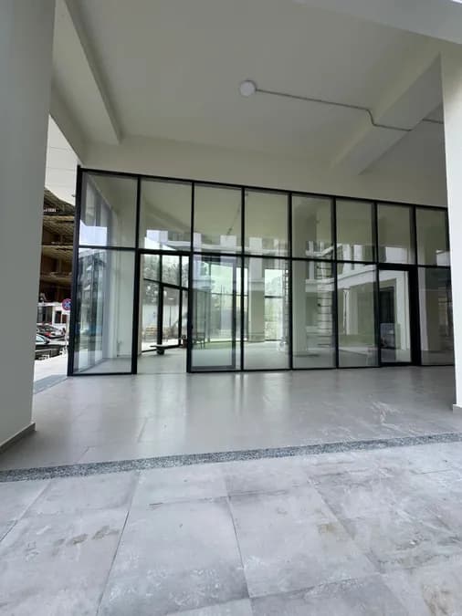 Store to rent Komuna e Parisit - Kristal Center (Tirana - city) 1