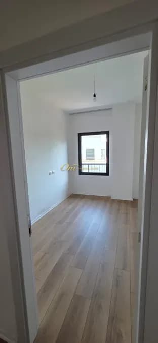 RRUGA E BARRIKADAVE, AMBIENT ZYRE PER QERA