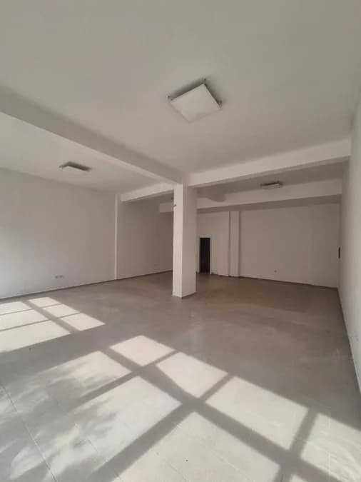 Store to rent Komuna e Parisit - Kristal Center (Tirana - city) 2