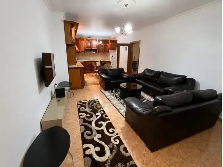 ZOGU I ZI, APARTAMENT PER QERA 2+1