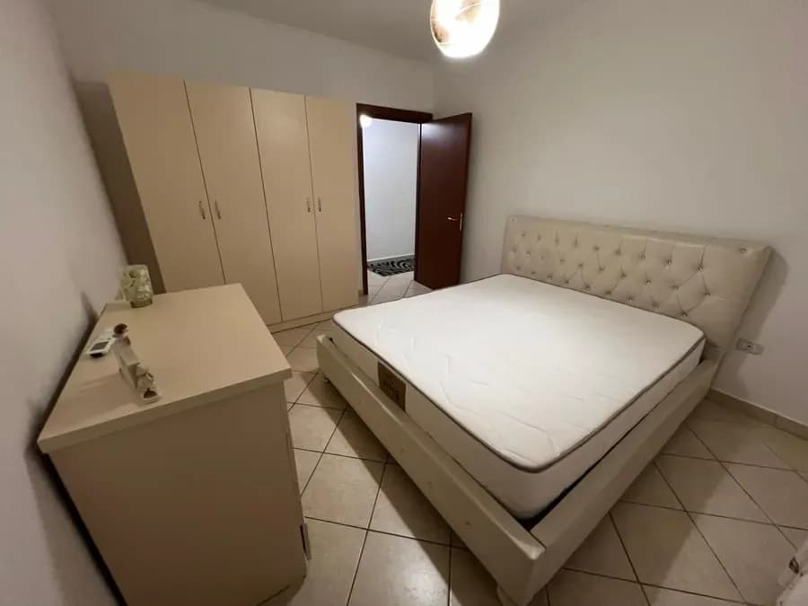Apartament për qira Komuna e Parisit - Kristal Center (Tiranë - qyteti)