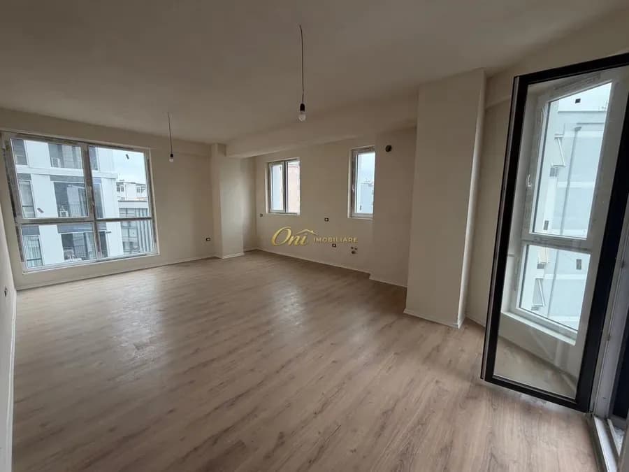 KOMUNA E PARISIT APARTAMENT PERP SHITJE 3+1