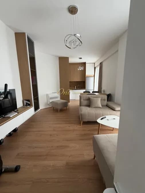 KOMUNA E PARISIT APARTAMENT PER QERA 1+1