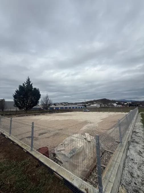 Truall për qira Autostrada TR-DR - Yrshek - Katundi i Ri (Periferia e Tiranës) 2