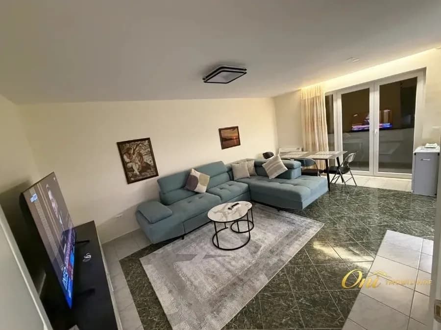 Apartament për qira Pallati me Shingjeta - Rr. Irfan Tomini (Tiranë - qyteti)