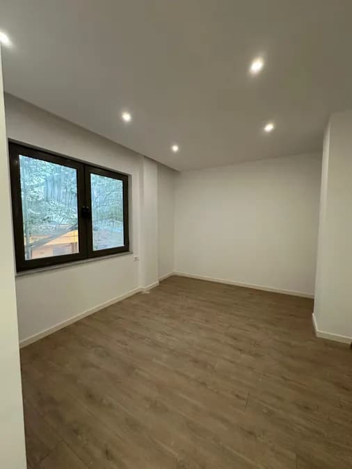 Office to rent Ali Demi (Tirana - city) 4