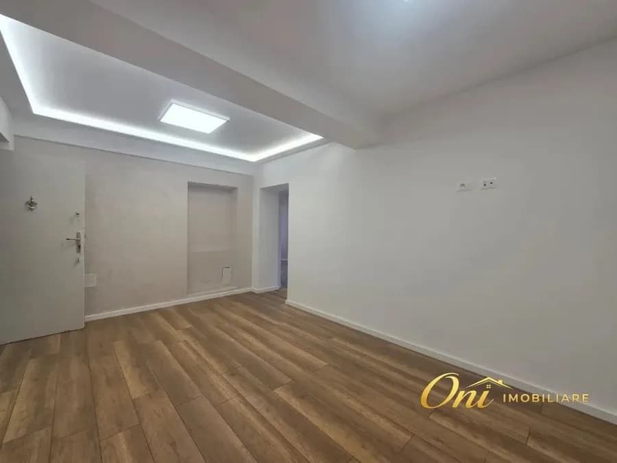 Office to rent Brryli - Xhamlliku (Tirana - city) 3
