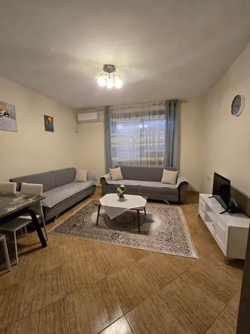 JEPET APARTAMENT ME QERA 2+1, RRUGA E KOSOVAREVE