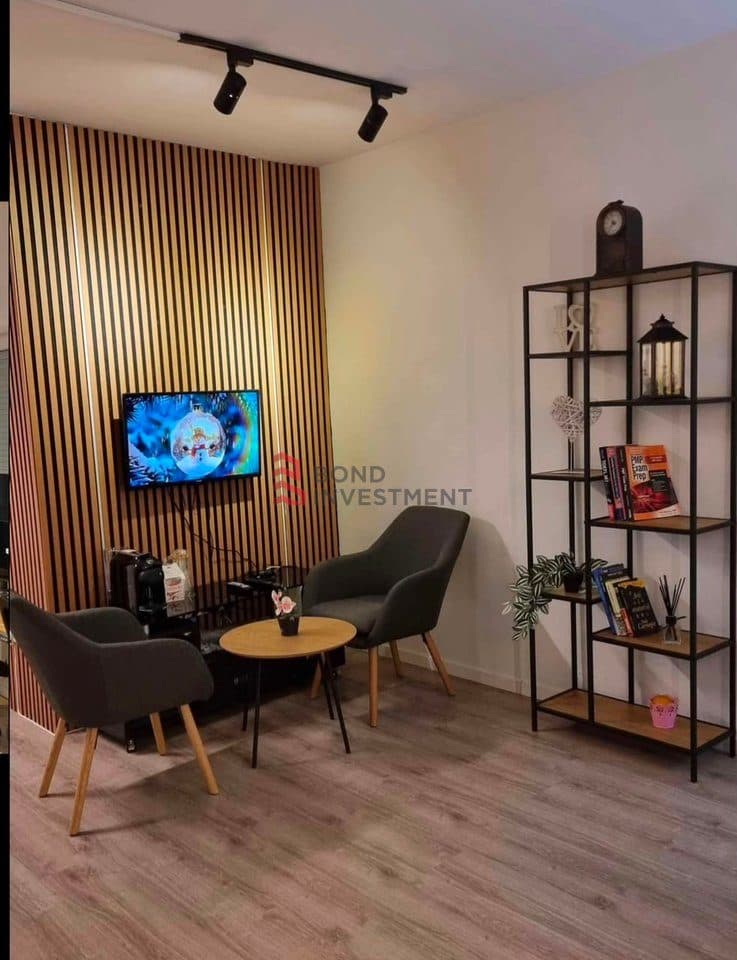 Zyrë me Qira | 61m² | E Mobiluar | Rruga C 3
