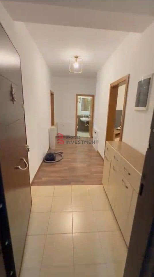 Banesë me Qira 110m²– 2 Dhoma Gjumi, Salloni dhe Kuzhina | Garazh | Termokos | Ballkon i Madh 20m²