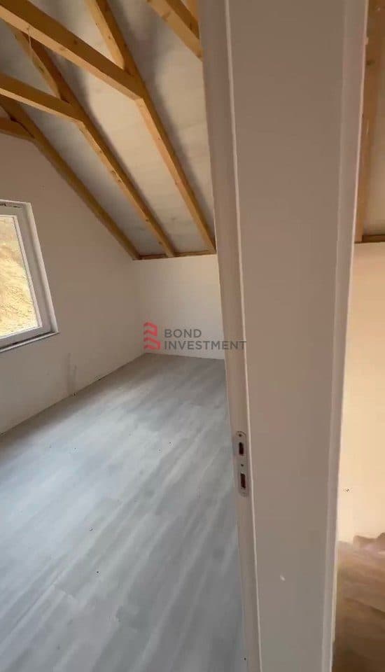 Vilë në shitje në Makresh – 76 m² | 3 Ari Tokë | Mundësi ideale për banim ose investim