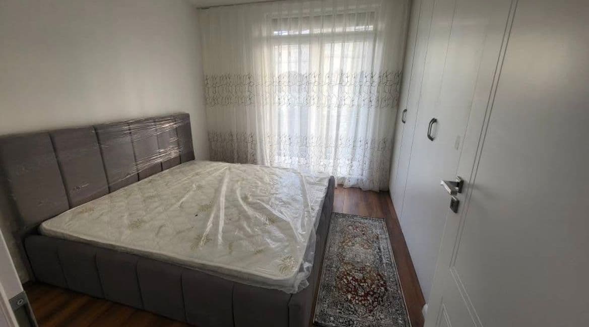 Banesë me qira në Lagjen e Spitalit – Kati 1 | 2 Dhoma Gjumi | E Mobiluar 3