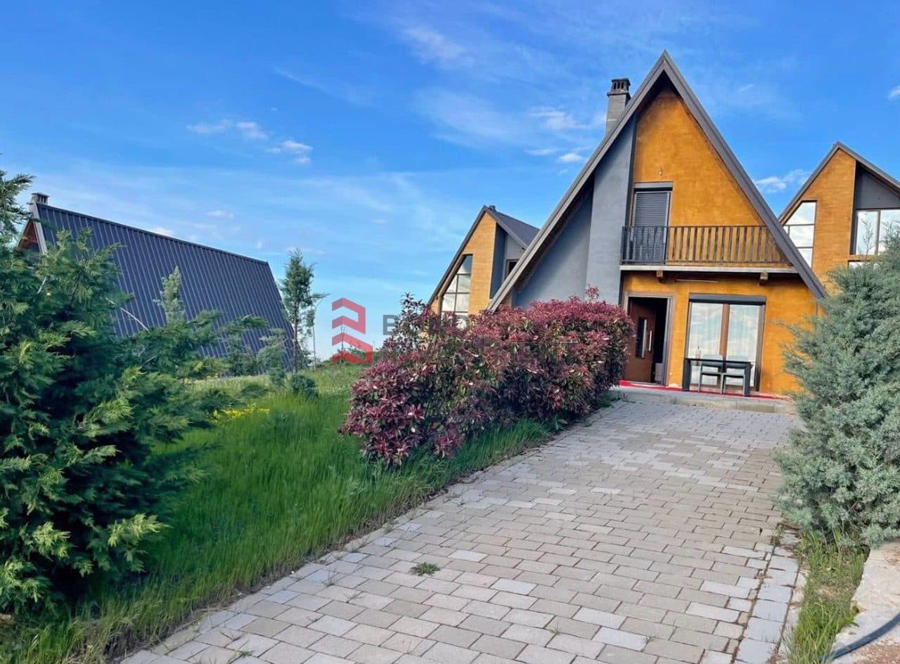 Vilë në shitje në Artanë (Novobërdë) – 105 m² | 4.4 Ari Tokë | E Mobiluar | Me Fletë Posedimi