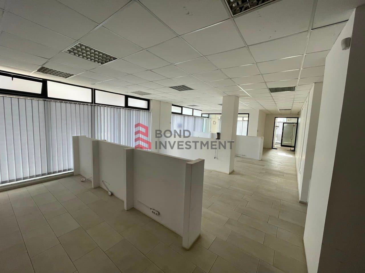 Lokal / Zyrë me Qira në Rrugën Muharrem Fejza – 136 m²