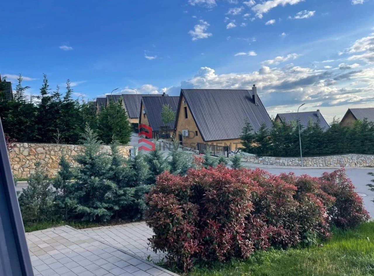 Vilë në shitje në Artanë (Novobërdë) – 105 m² | 4.4 Ari Tokë | E Mobiluar | Me Fletë Posedimi