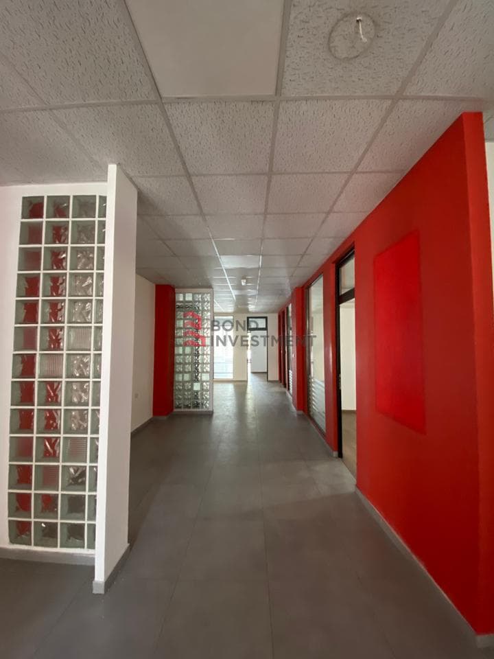 Zyrë Ekskluzive me Qera në Pejton – 480m² Hapësirë Moderne për Biznesin Tuaj 2