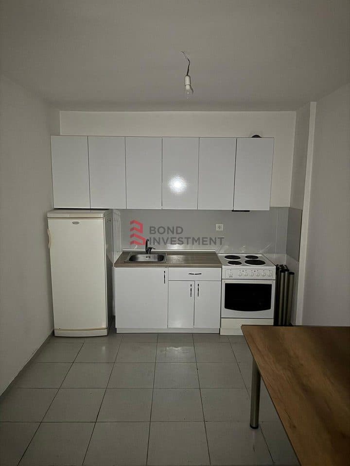 Banesë funksionale për shitje në qendër të Fushë Kosovës