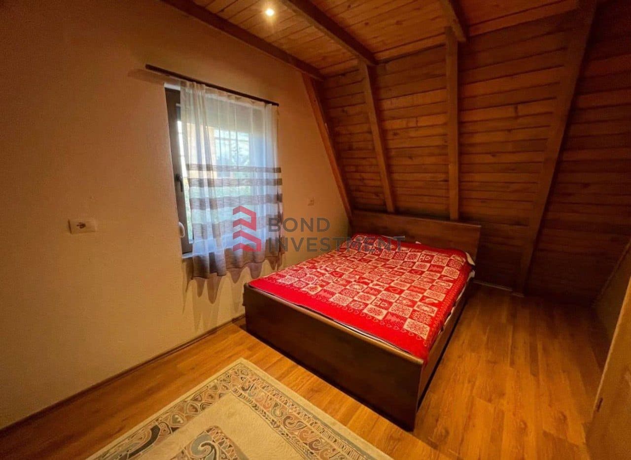 Vilë në shitje në Artanë (Novobërdë) – 105 m² | 4.4 Ari Tokë | E Mobiluar | Me Fletë Posedimi