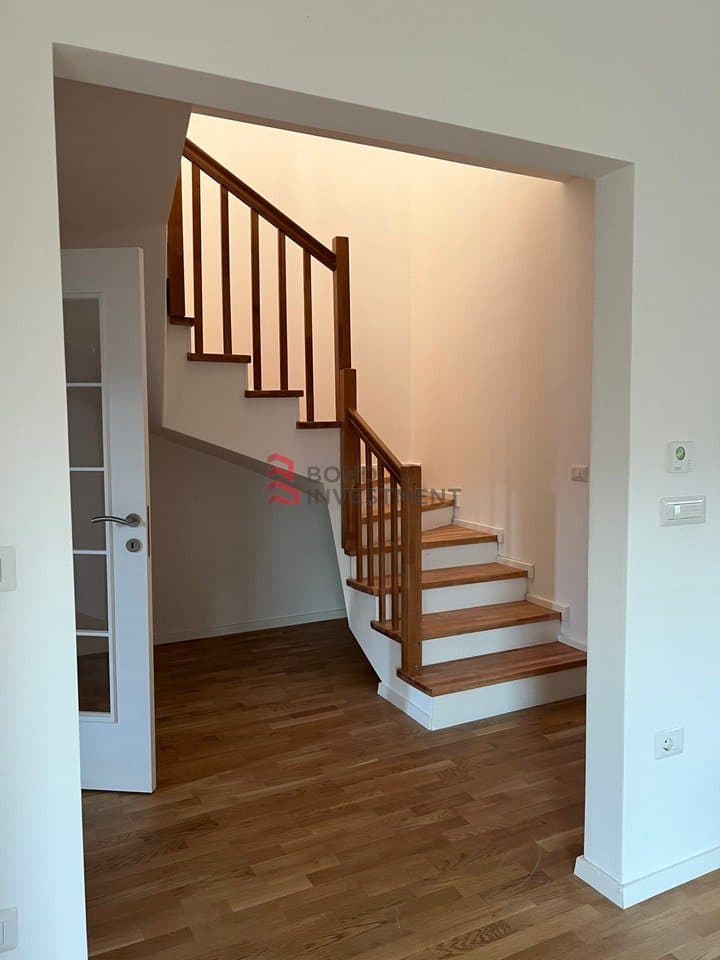 Shtëpi Me Qira në Priam Village, Prishtinë - 1000€ | 240 m² 3