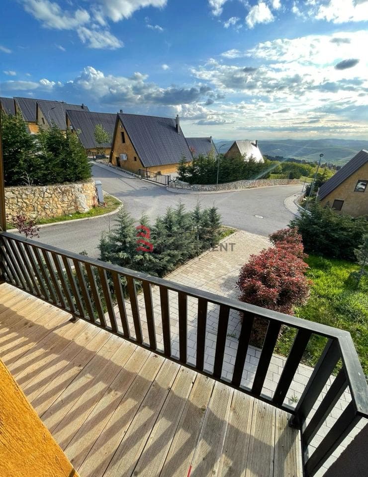 Vilë në shitje në Artanë (Novobërdë) – 105 m² | 4.4 Ari Tokë | E Mobiluar | Me Fletë Posedimi